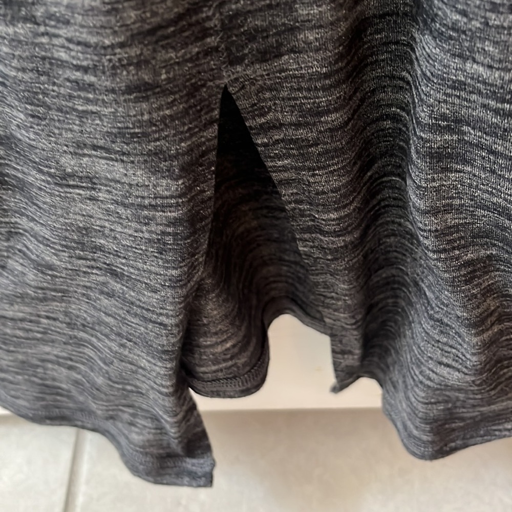 Lululemon women’s Tank Top tie back - Picture 5 of 9